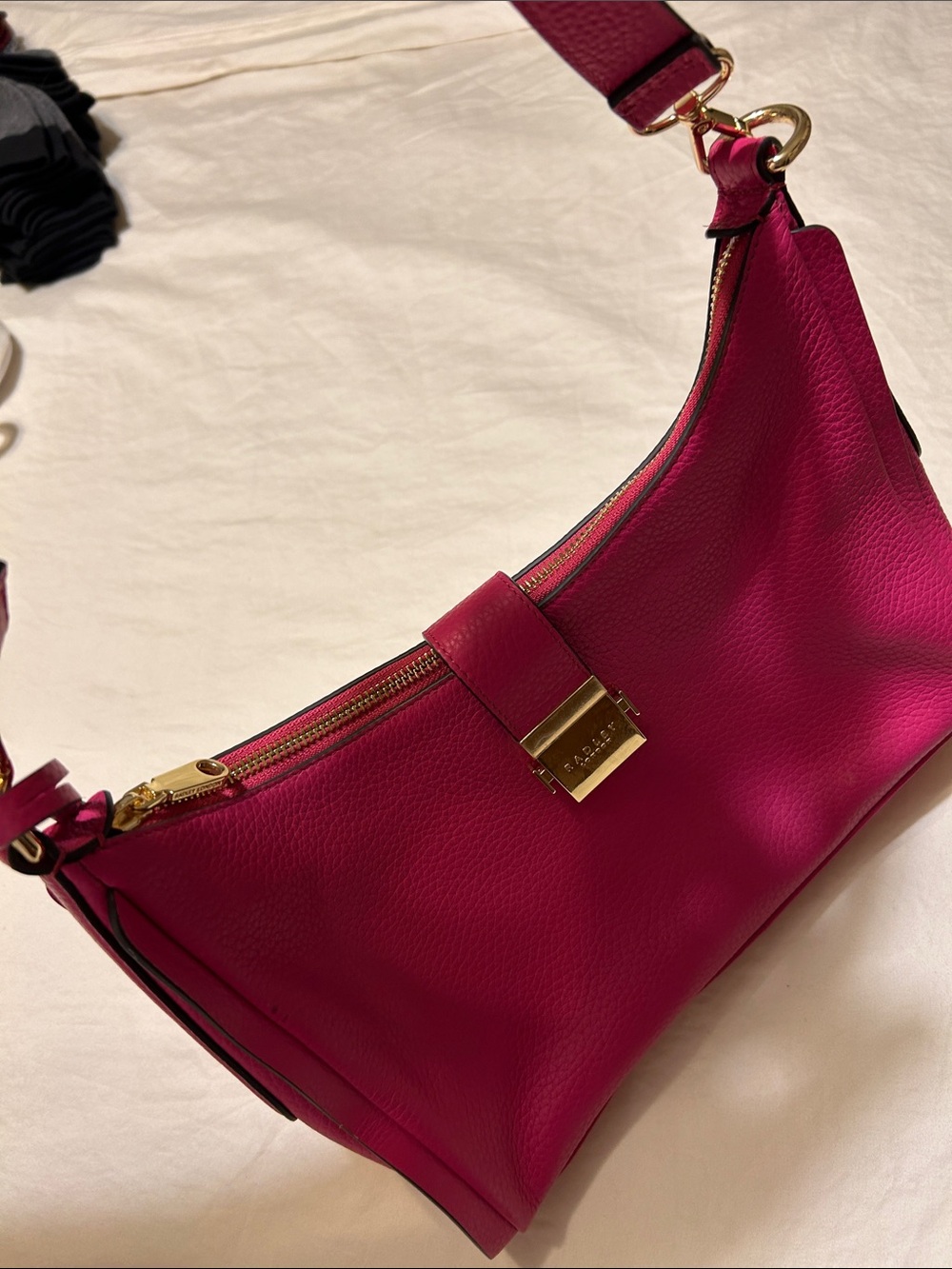 RADLEY LONDON Fuchsia Leather Shoulder Bag with Gold Hardware